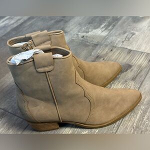 DV by Dolce Vita Khrysta Western bootie taupe size 7 NWOB